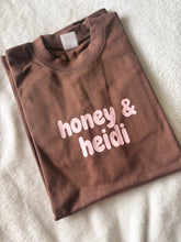 Load image into Gallery viewer, Mums club tee
